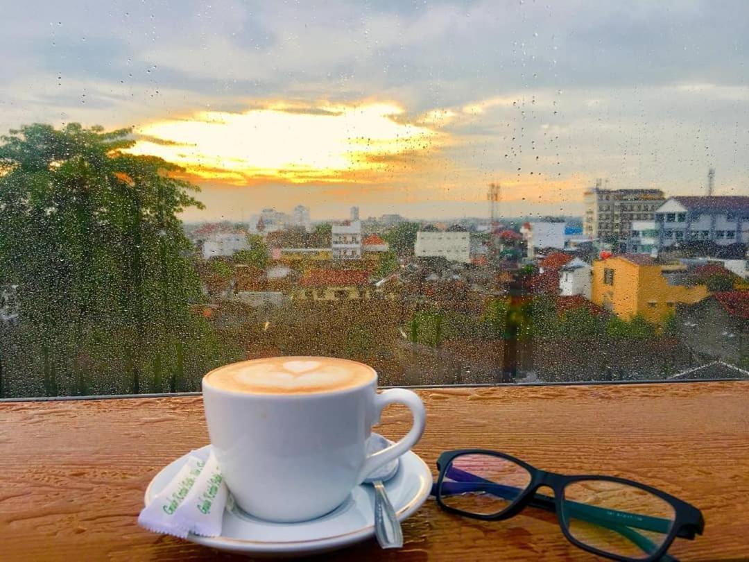 Regantris Malioboro Otel Yogyakarta Dış mekan fotoğraf